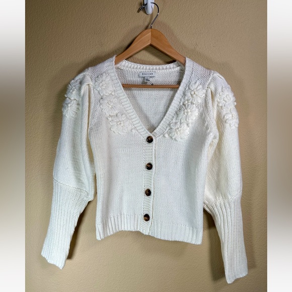 Stellah Embroidered Balloon Sleeve Cardigan in White - Picture 4 of 10